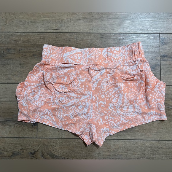 Free People Peach Tea Paisley Print Draped Pocket Shorts Size Large Resort Beach - Picture 2 of 6